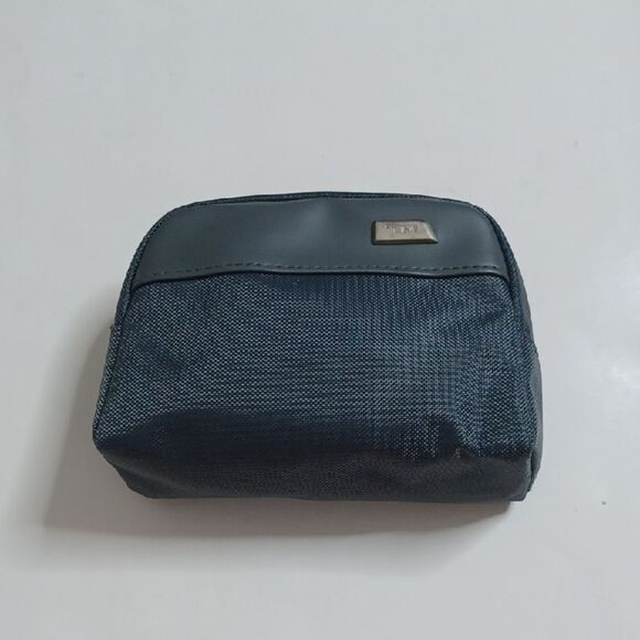 Tumi For Delta Makeup Bag - Picture 1 of 9